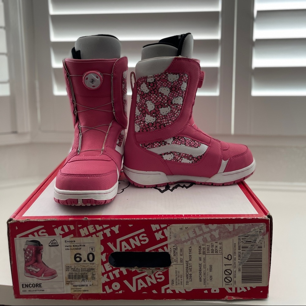 Vans Hello Kitty Encore Snowboard Boots